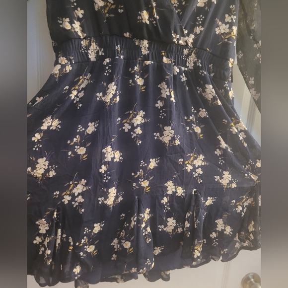 ✨️Trixxi Blue and White Floral Long Sleeve Dress - Picture 5 of 12